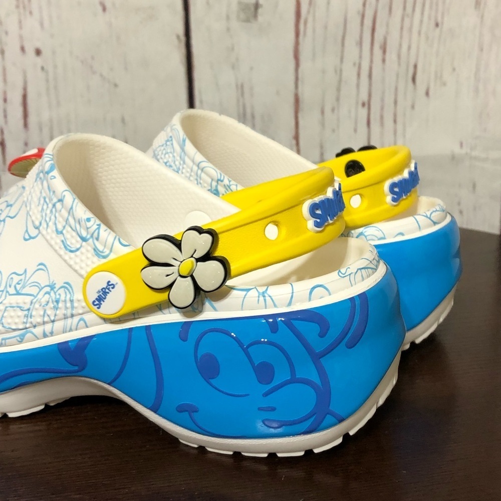 CROCS X SMURFS SMURFETTE super cute clog with jibbitz size 7 nwt - Picture 13 of 13